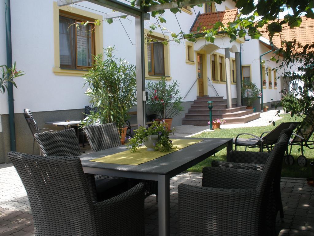 Nationalparkhof Gartner Weingut-Gastehaus Hotel Илмиц Екстериор снимка