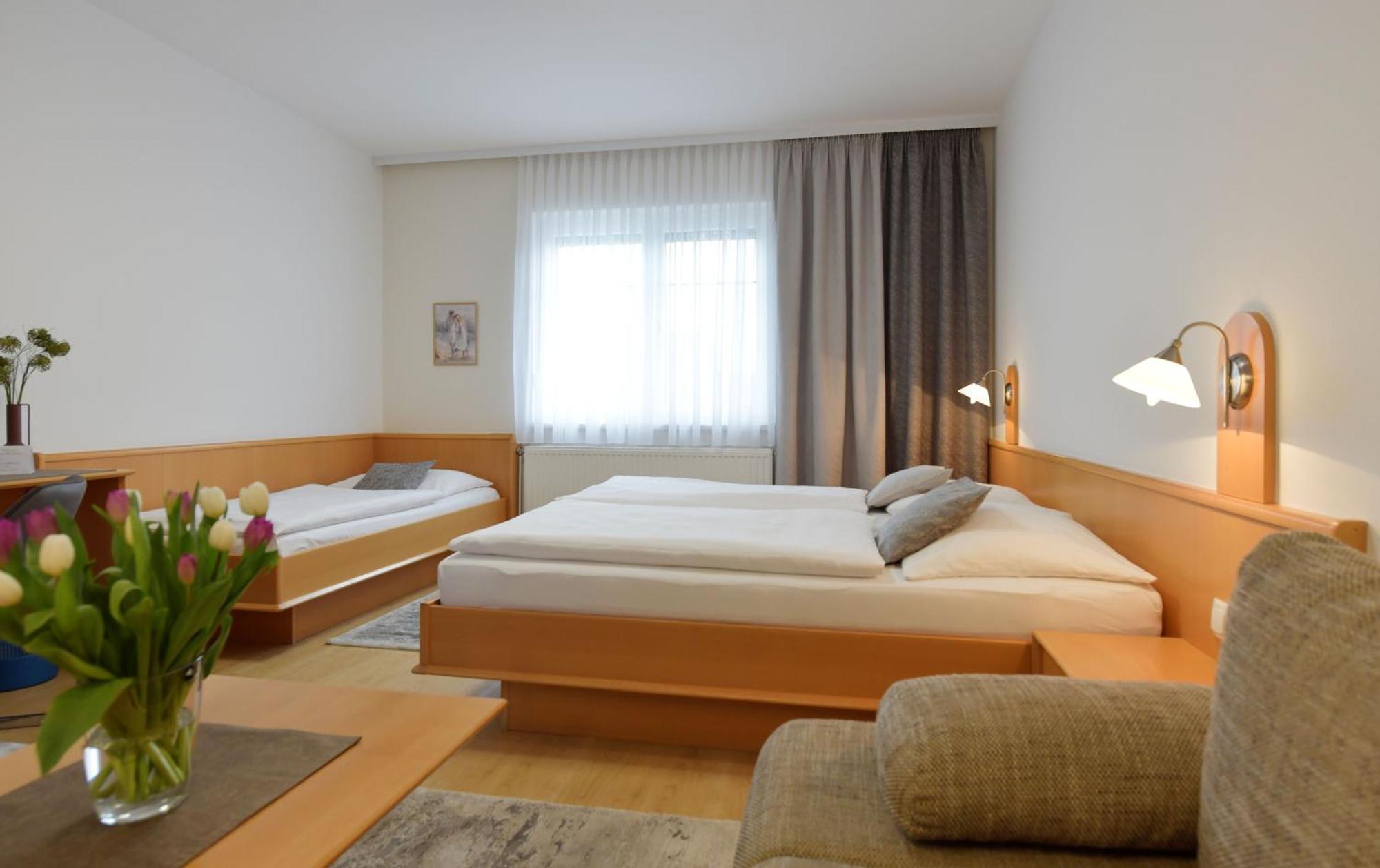 Nationalparkhof Gartner Weingut-Gastehaus Hotel Илмиц Екстериор снимка